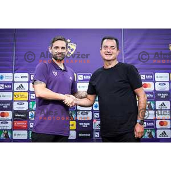 Radomir Djalovic, head coach of NK Maribor and Acun Ilicali handshake at the press conference in Ljudski vrt, Maribor, Slovenia on September 12, 2025. Photo: Jure Banfi