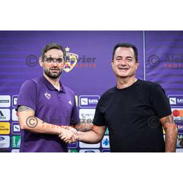 Radomir Djalovic, head coach of NK Maribor and Acun Ilicali handshake at the press conference in Ljudski vrt, Maribor, Slovenia on September 12, 2025. Photo: Jure Banfi