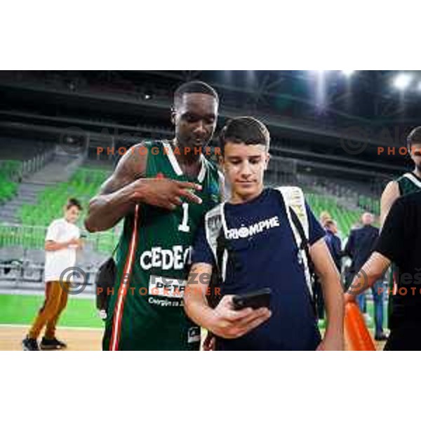 Umoja Gibson of Cedevita Olimpija with fans after preseason friendly match between Cedevita Olimpija and Cedevita Zagreb in Ljubljana, Slovenia on September 12, 2025. Photo: Filip Barbalic