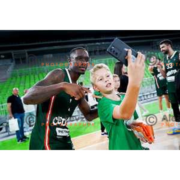 Umoja Gibson of Cedevita Olimpija with fans after preseason friendly match between Cedevita Olimpija and Cedevita Zagreb in Ljubljana, Slovenia on September 12, 2025. Photo: Filip Barbalic