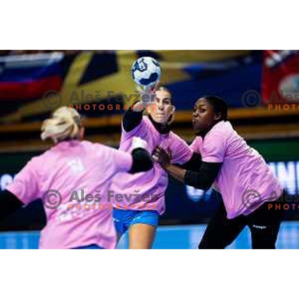 Ana Abina and Grace Zaadi Deuna of Krim Mercator prior to EHF Women’s Champions League 2025/2026 handball match between Krim OTP Group Mercator (SLO) and Ferencvaros TC-Rail Cargo Hungaria (HU) in Ljubljana, Slovenia on October 5, 2025. Photo: Filip Barbalic