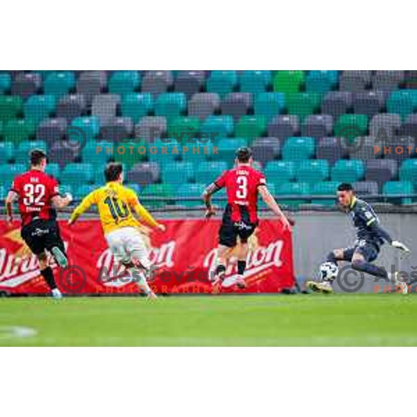 Martin Pecar scores a goal past Denis Pintol during Prva liga Telemach 2025/2026 football match between Bravo Big Bang and Primorje in Ljubljana, Slovenia on October 19, 2025