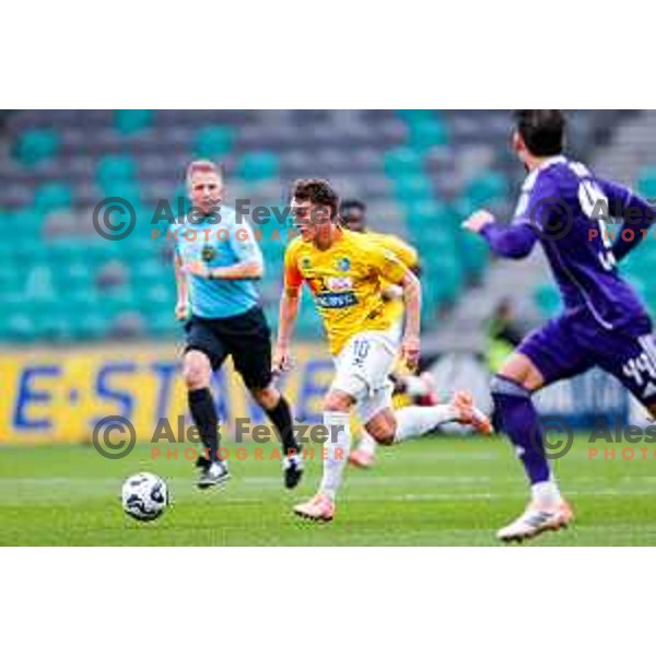 Martin Pecar in action during Prva liga Telemach 2025/2026 football match between Bravo Big Bang and Maribor in Ljubljana, Slovenia on November 1, 2025
