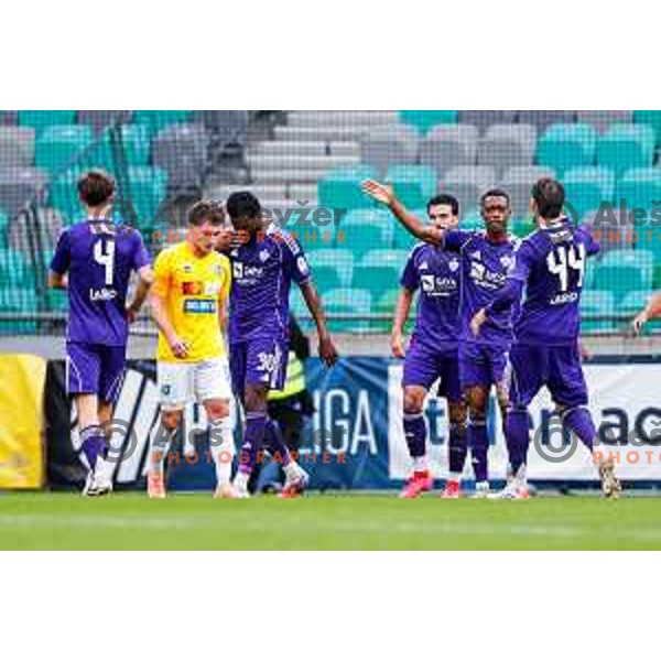 Benjamin Tetteh and players of Maribor celebrate a goal during Prva liga Telemach 2025/2026 football match between Bravo Big Bang and Maribor in Ljubljana, Slovenia on November 1, 2025