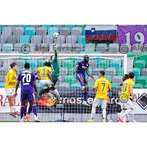 Uros Likar in action during Prva liga Telemach 2025/2026 football match between Bravo Big Bang and Maribor in Ljubljana, Slovenia on November 1, 2025