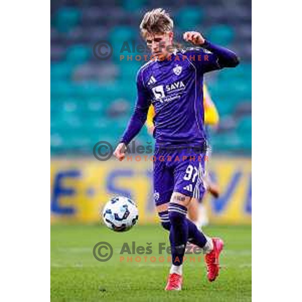 Tine Cuk of Maribor in action during Prva liga Telemach 2025/2026 football match between Bravo Big Bang and Maribor in Ljubljana, Slovenia on November 1, 2025