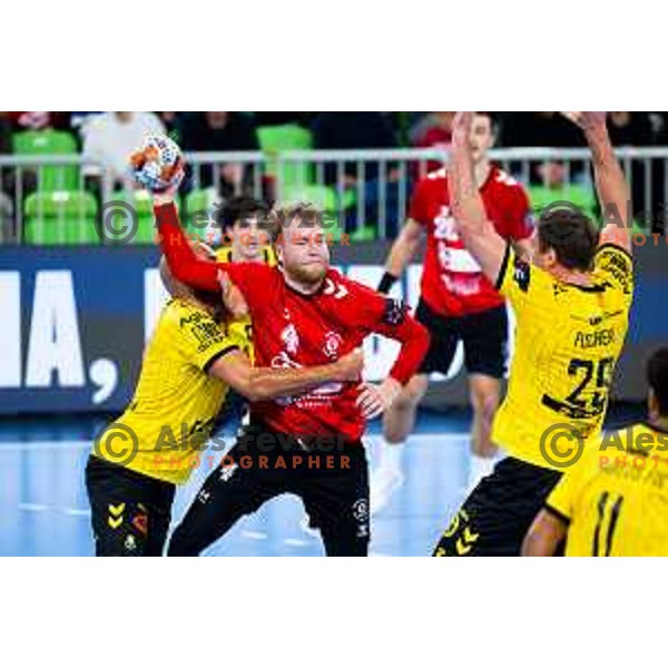 Lovro Viscek of RD LL Grosist Slovan in action during EHF Men’s European League 2025/2026 handball match between RD LL Grosist Slovan (SLO) and Fraikin BM. Granollers (ESP) in Stozice, Ljubljana, Slovenia on November 11, 2025. Photo: Filip Barbalic