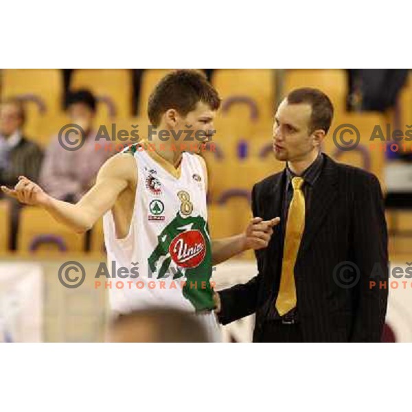 Klobucar and Potocnik at basketball match Union Olimpija- Hemofarm Stada in NLB league, played in Hala Tivoli, Ljubljana 6.12.2008. Hemofarm Stada won in over-time 108:100 