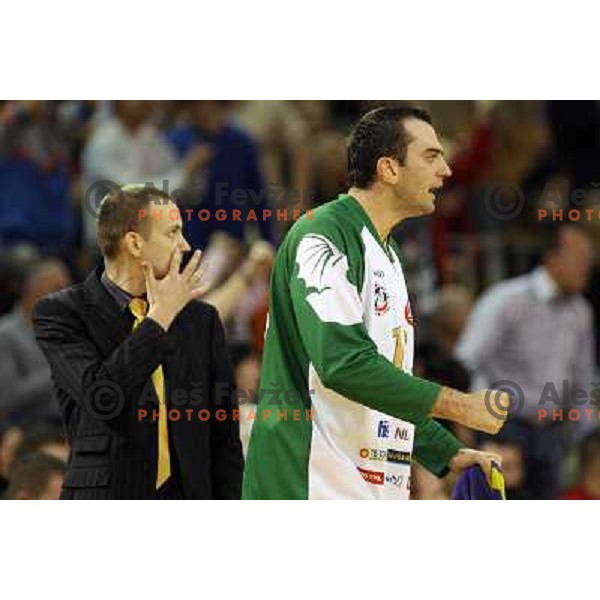 Potocnik and Hukic at basketball match Union Olimpija- Hemofarm Stada in NLB league, played in Hala Tivoli, Ljubljana 6.12.2008. Hemofarm Stada won in over-time 108:100 
