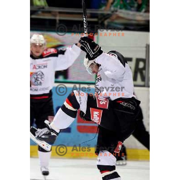 Tomo Hafner celebrates goal 