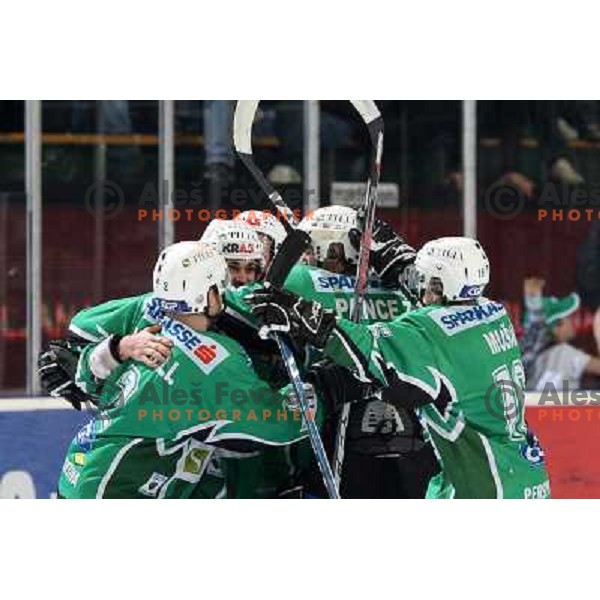 Mitchell, Banham, Music at ice-hockey match Tilia Olimpija- Acroni Jesenice in round 39 of Ebel league, played in Hala Tivoli, Ljubljana 30.12.2008. Tlia Olimpija won 4:3 in over-time. 