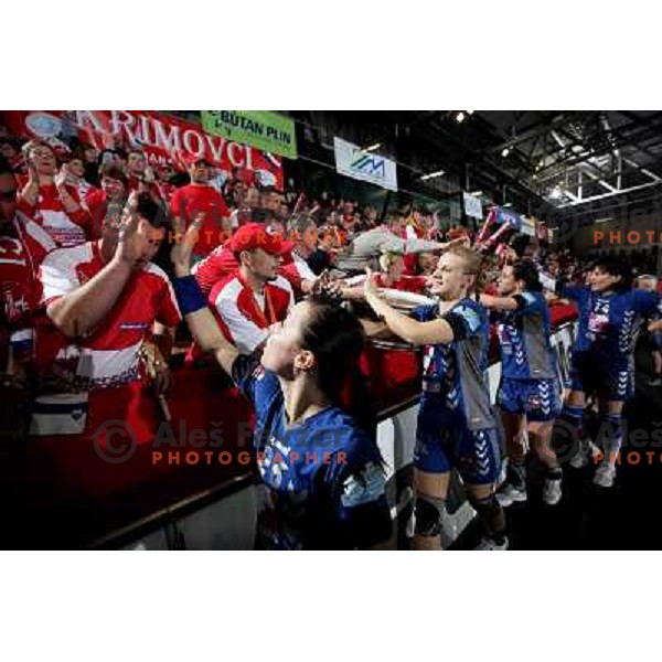 Hrnjic, Varlec salute Krimovci at handball match Krim Mercator- Gyori Audi Eto KC in EHF Championsleague, group II, played in Kodeljevo Hall, Ljubljana 7.2.2009. Gyori won 35:31 