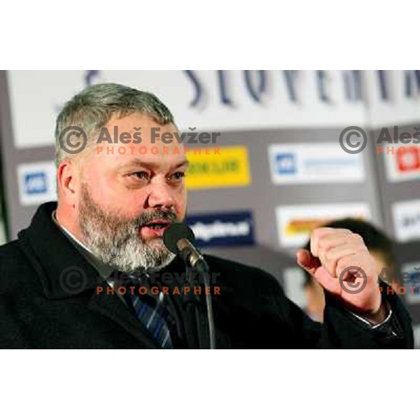 Toni Dragar, mayor of Domzale gives a speech at Teja Gregorin\'s reception at Brnik Airport 23.2.2009 after she won silver medal at World Biathlon Championships in South Korea 