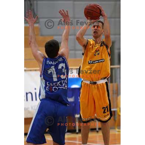 Duscak at basketball match Luka Koper-Elektra Esotech in round 21 of UPC league, played in Koper 7.3.2009. Elektra Esotech won 95:81 