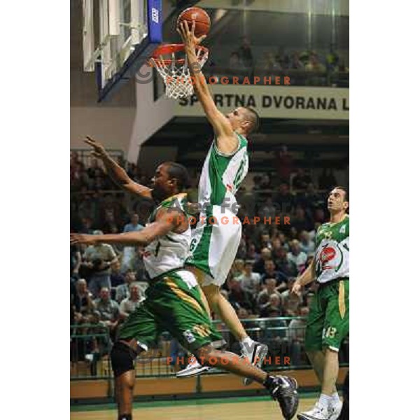 Harrington , Balazic at basketball match Krka - Union Olimpija in UPC league, played in Leon Stukel sports hall , Novo Mesto 11.04.2009. Krka lost 62:71