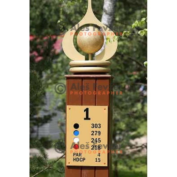 Sign for hole 1 at Le Meridien Moscow country club ( 6542 meters, par 72) on Wednesday 20.5.2009 