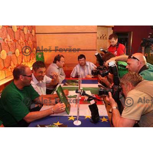 Dany Gelinas, new head cocah of Tilia Olimpija ,Mitja Mejac, Matjaz Sekelj at press conference of HDD Tilia Olimpija in Pizzeria Foculus, Ljubljana 27.5.2009 