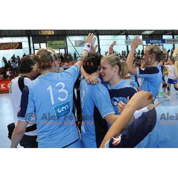 Slovenian handball team at handball match Slovenia - Italy, friendly match of theslovenian women\'s national handball team , Kodeljevo , Ljubljana 