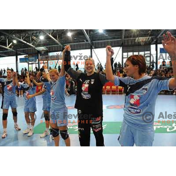 Slovenian handball team at handball match Slovenia - Italy, friendly match of theslovenian women\'s national handball team , Kodeljevo , Ljubljana 