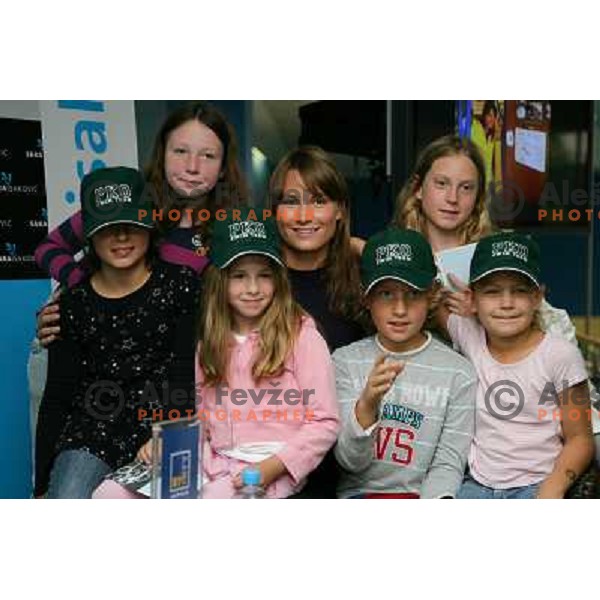  Sara with young fans at the Sara Isakovic press conference in Atlantis BTC, Ljubljana, 24.6.2009