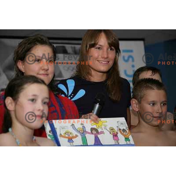  Sara with young fans at the Sara Isakovic press conference in Atlantis BTC, Ljubljana, 24.6.2009