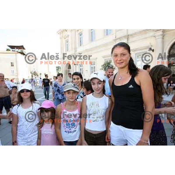 Dinara Safina (RUS) enjoyed summer sun during visit in Piran, played exhibition match on Tartini square and signed the book on honour in municipality of Piran 