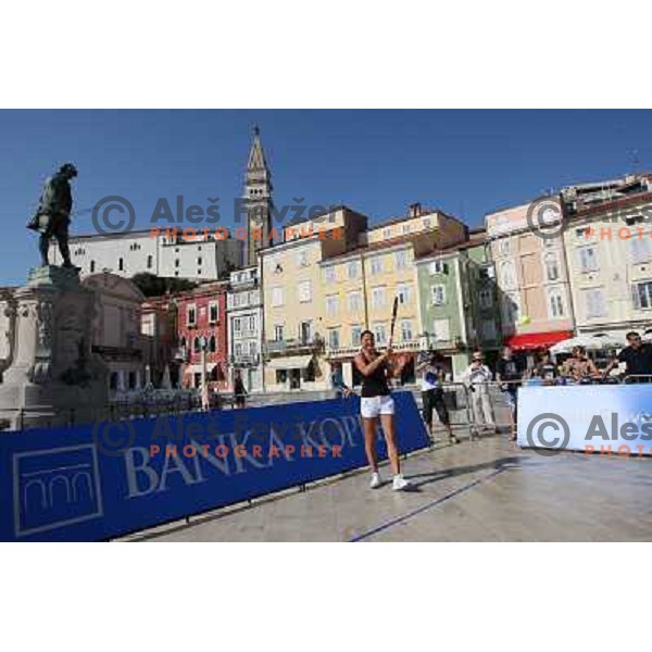  Dinara Safina (RUS) enjoyed summer sun during visit in Piran, played exhibition match on Tartini square and signed the book on honour in municipality of Piran 