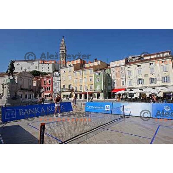 Katarina Srebotnik (SLO) and Dinara Safina (RUS) enjoyed summer sun during visit in Piran, played exhibition match on Tartini square and signed the book on honour in municipality of Piran 