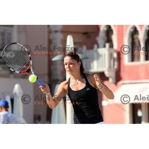  Dinara Safina (RUS) enjoyed summer sun during visit in Piran, played exhibition match on Tartini square and signed the book on honour in municipality of Piran 