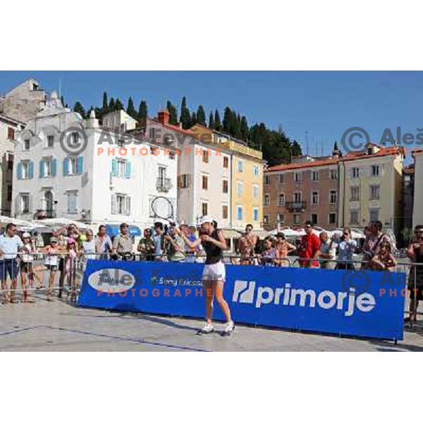 Katarina Srebotnik (SLO) enjoyed summer sun during visit in Piran, played exhibition match on Tartini square and signed the book on honour in municipality of Piran 