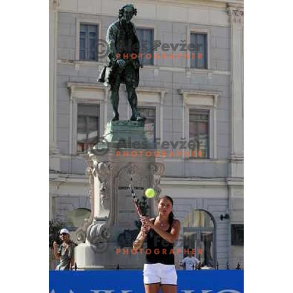 Dinara Safina (RUS) enjoyed summer sun during visit in Piran, played exhibition match on Tartini square and signed the book on honour in municipality of Piran 