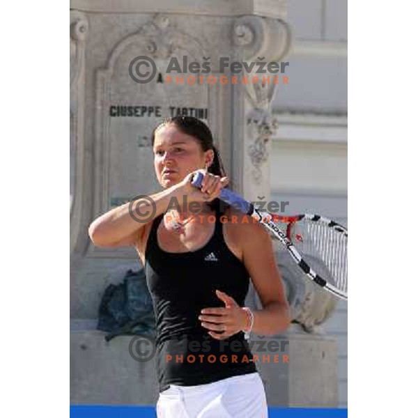 Dinara Safina (RUS) enjoyed summer sun during visit in Piran, played exhibition match on Tartini square and signed the book on honour in municipality of Piran 