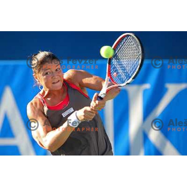 Dinara Safina (RUS) in action during match in first round of Banka Koper Slovenia Open WTA tour tennis tournament in Portoroz, Slovenia 20.7.2009 