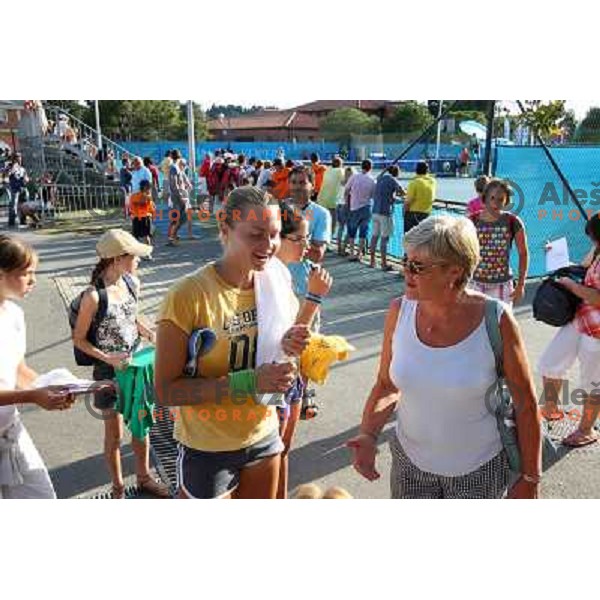 Elena Bovina (RUS) with fans in first round of Banka Koper Slovenia Open, WTA tour, Portoroz 21.7.2009 