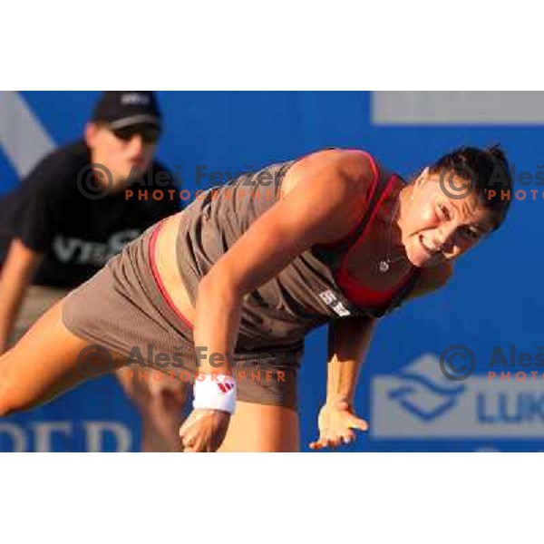 Dinara Safina (RUS) in action during quarter-finals of Banka Koper Slovenia Open, WTA tour in SRC Marina, Portoroz 24.7.2009 