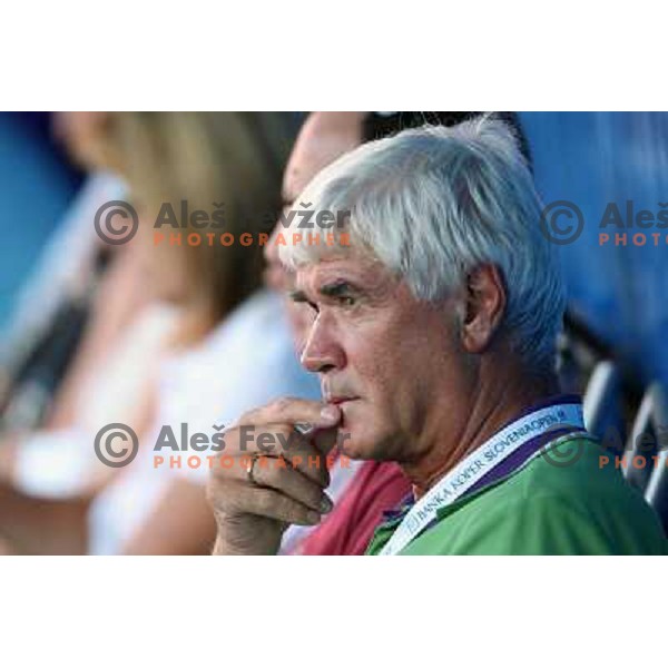 Andrej Polenec watching action during quarter-finals of Banka Koper Slovenia Open, WYTA tour in SRC Marina, Portoroz 24.7.2009 