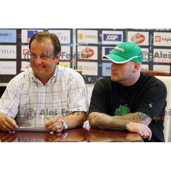  Matjaz Sekelj and Norm Maracle at Tilia Olimpija pre-season press conference at Hala Tivoli, Ljubljana 3.8.02009 