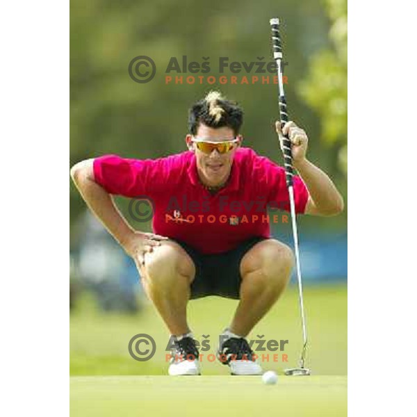 Gojcic Matjaz looks for putting line