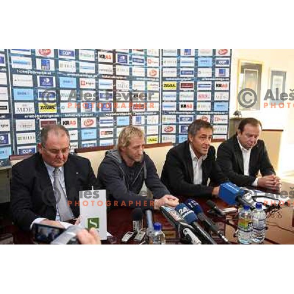 Nestl Aljancic, Tomaz Vnuk , ice- hockey player of Tilia Olimpija announced his retirement from active playing and Mitja Mejac, MAtjaz Sekelj at press conference in Hala Tivoli, Ljubljana, Slovenia 5.10.2009 