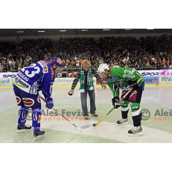 Tomaz Vnuk, legendary ice- hockey player of Olimpija finished his active playing in Ljubljana 9.10.2009 