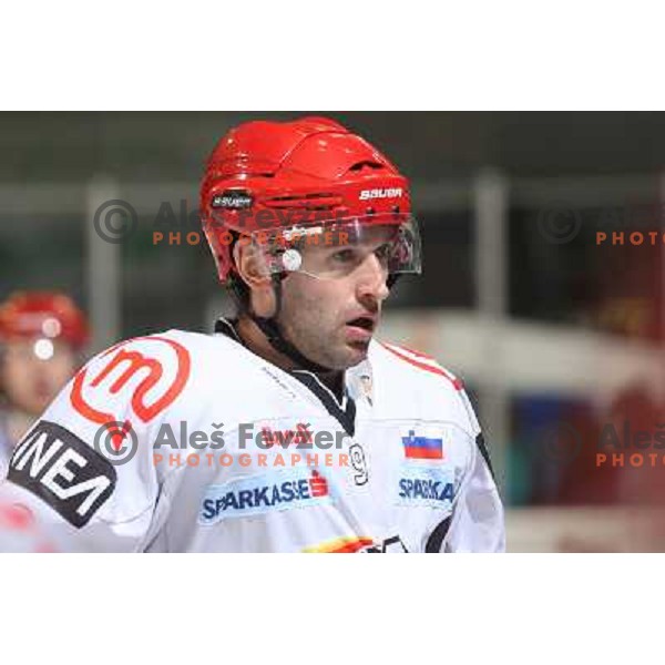  Tomaz Razingar in action during ice-hockey match Tilia Olimpija- Acroni Jesenice in Ebel league, played in Hala Tivoli, Ljubljana, Slovenia 27.11.2009 