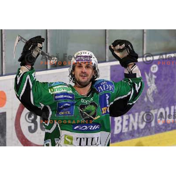 Frank Banham celebrate goal during ice-hockey match Tilia Olimpija- Acroni Jesenice in Ebel league, played in Hala Tivoli, Ljubljana, Slovenia 27.11.2009. 