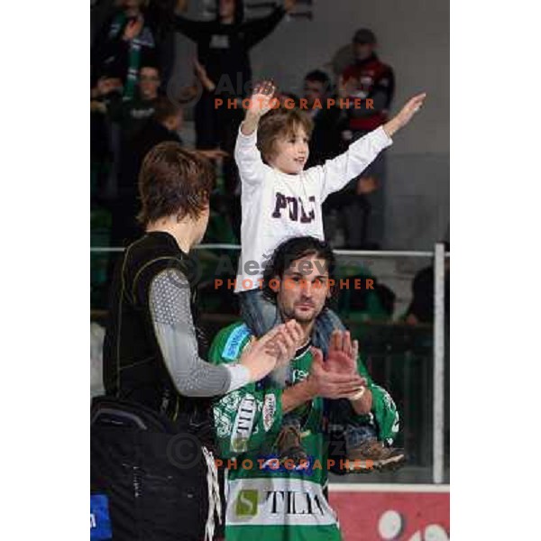 Frank Banham celebrate victorywith Ivo Jan\'s son Lan oh his shoulders after ice-hockey match Tilia Olimpija- Acroni Jesenice in Ebel league, played in Hala Tivoli, Ljubljana, Slovenia 27.11.2009. 