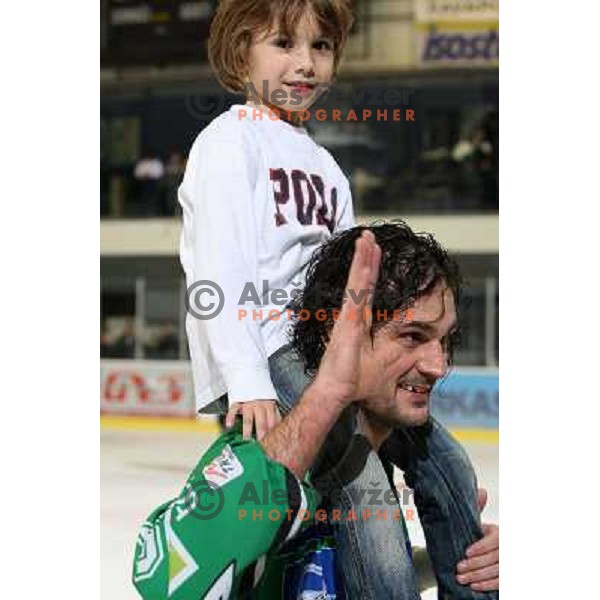 Frank Banham celebrates victory with Ivo Jan\'s son Lan oh his shoulders after ice-hockey match Tilia Olimpija- Acroni Jesenice in Ebel league, played in Hala Tivoli, Ljubljana, Slovenia 27.11.2009. 