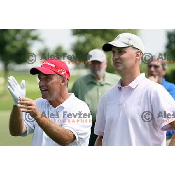 Granier Claude explains fairway of first hole to Omtvedt Martin