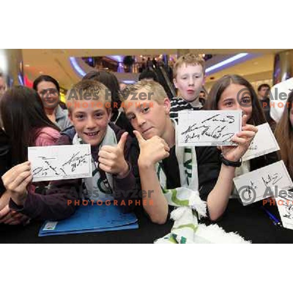 Fans waiting for members of Slovenia football team for 2010 World Cup in XYZ store in City Park, Ljubljana 20.5.2010 