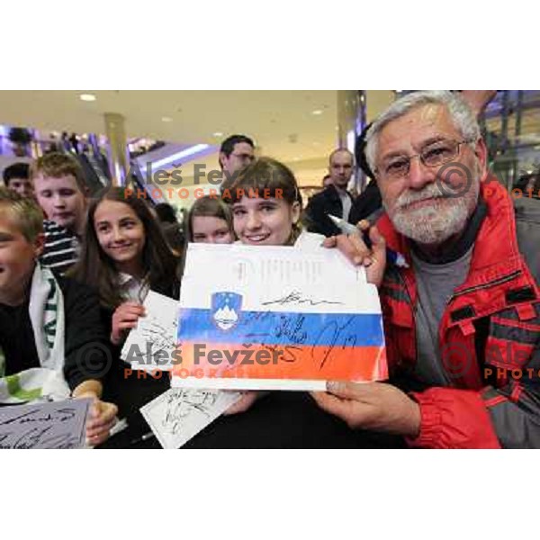  Fans waiting for members of Slovenia football team for 2010 World Cup in XYZ store in City Park, Ljubljana 20.5.2010 
