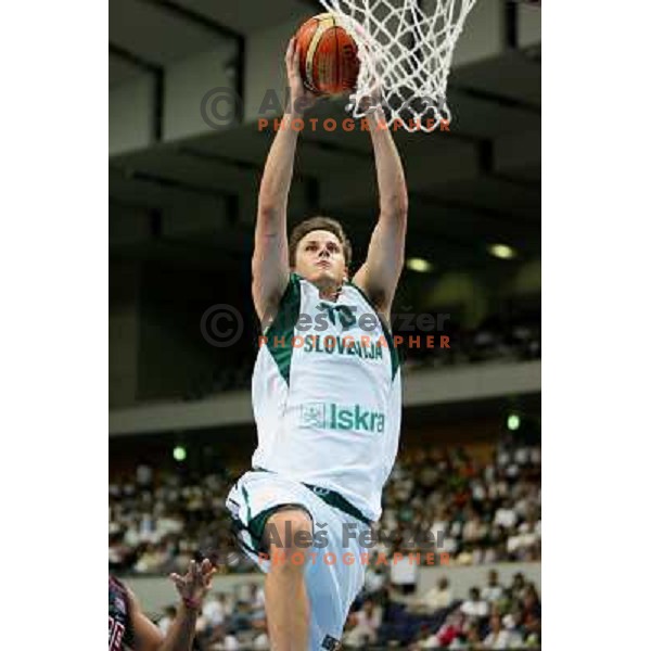 Bostjan Nachbar dunks