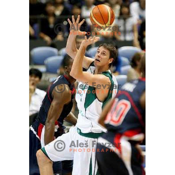 Bostjan Nachbar with eyes on the ball