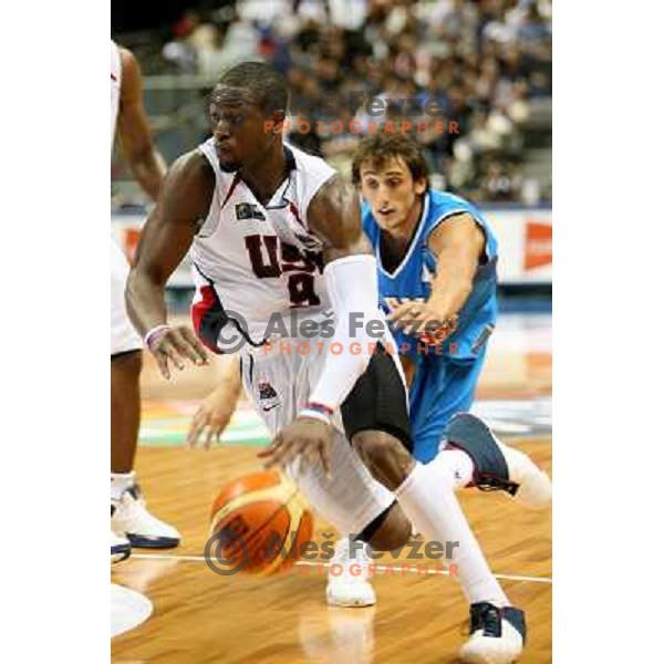 Dwyane Wade faster of Marco Belinelli